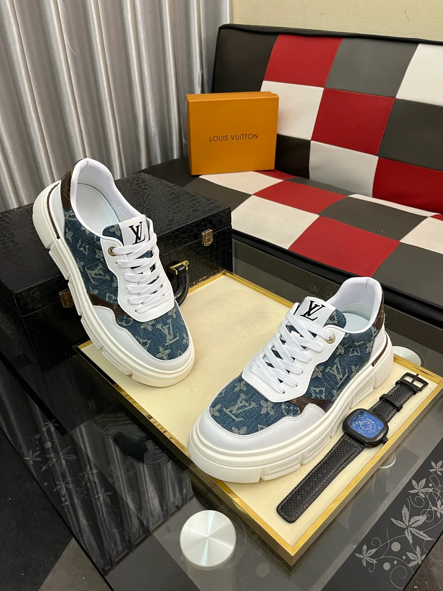 Men's shoes💰420⌚️⌚️"LOUI* VUITTO*" popular men's casual shoes, genuine Italian development💯purchasing level quality✔️The upper is made of official website material first-layer cowhide, comfortable and soft sheepskin feet⚡️Fashionable and versatile. The toe last shape is firm and full, and the soles are made from LV original molds and can be moved in and out of the counter at will. Light and comfortable on the foot~purely handmade, details determine quality! Size:38-442️⃣Colors available